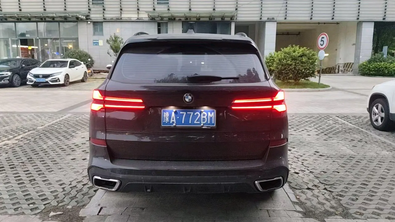 BMW 2023 X5 xDrive40Li 48V 3.0T M sports obsidian night suit automatic gear 4