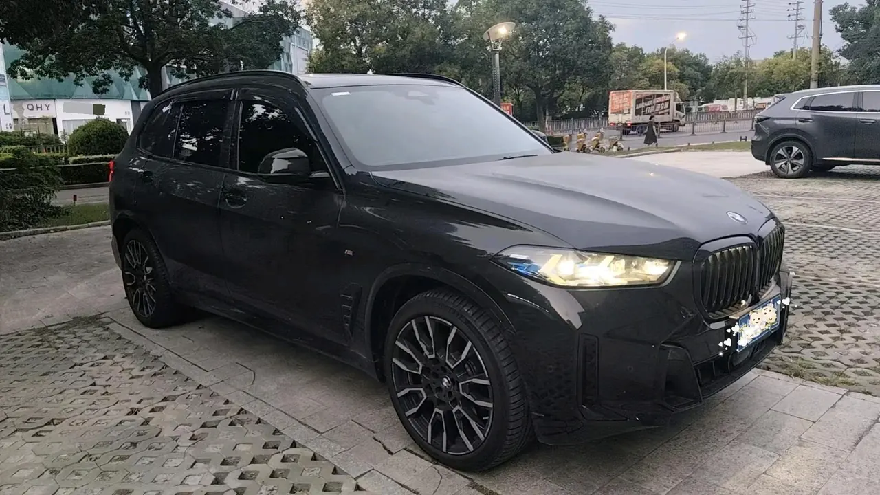 BMW 2023 X5 xDrive40Li 48V 3.0T M sports obsidian night suit automatic gear 7