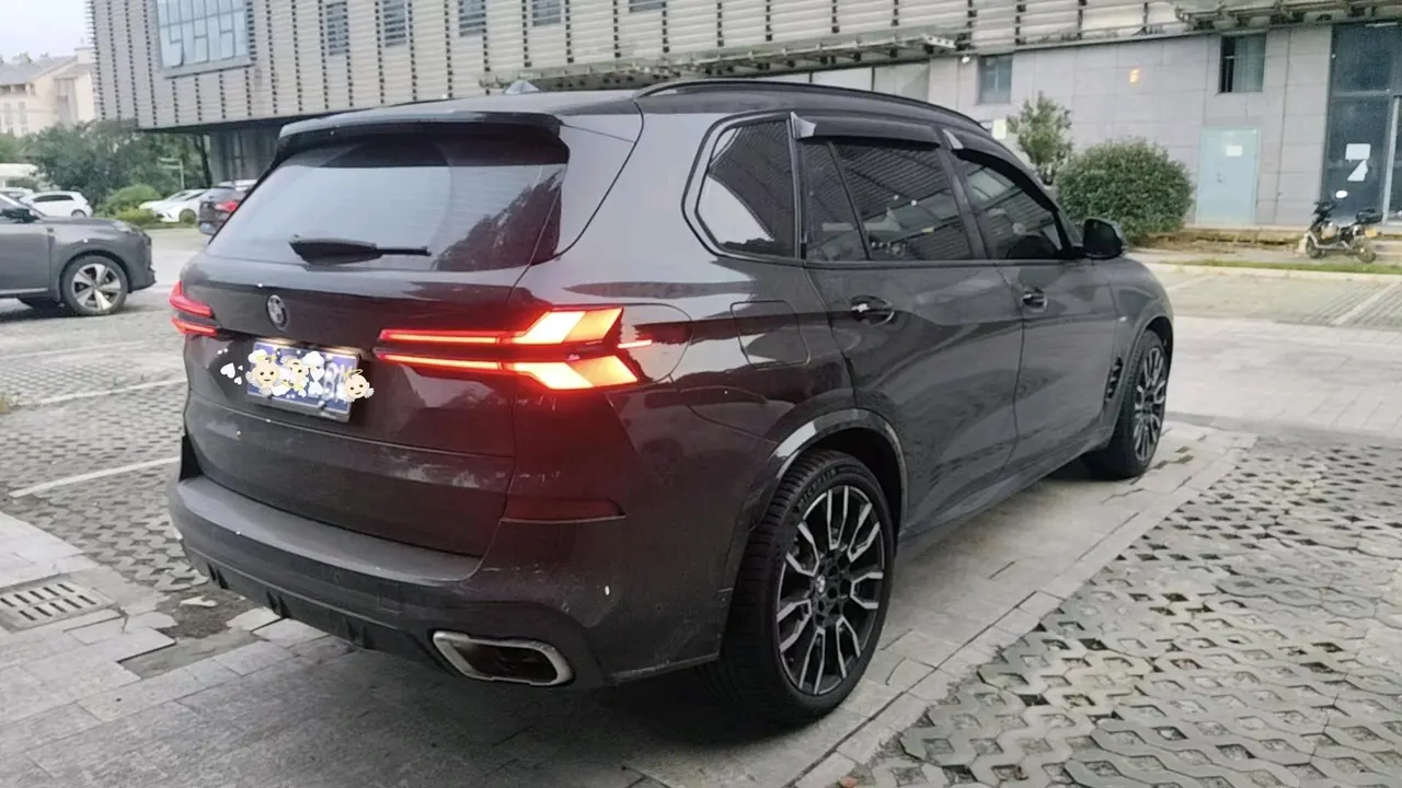 BMW 2023 X5 xDrive40Li 48V 3.0T M sports obsidian night suit automatic gear 8