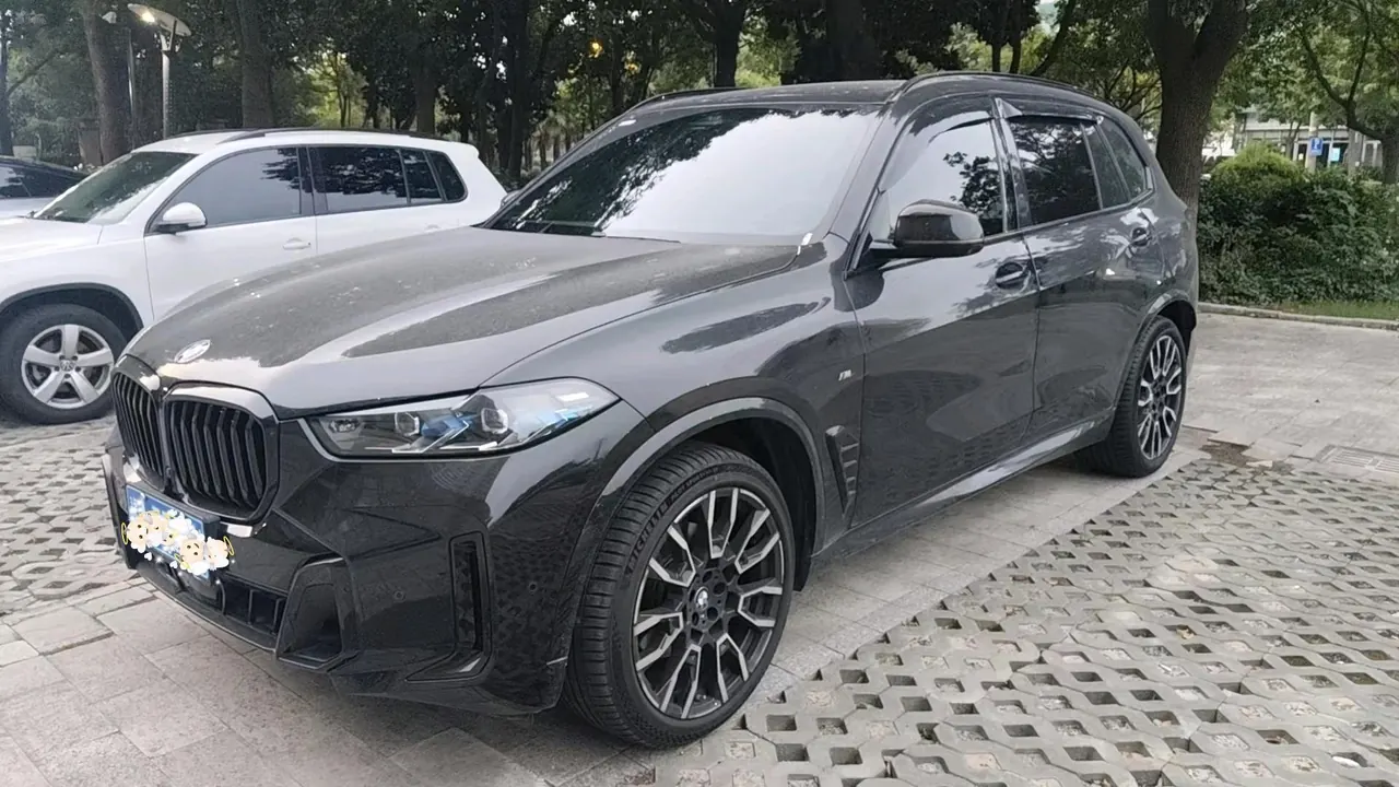 BMW 2023 X5 xDrive40Li 48V 3.0T M sports obsidian night suit automatic gear 9