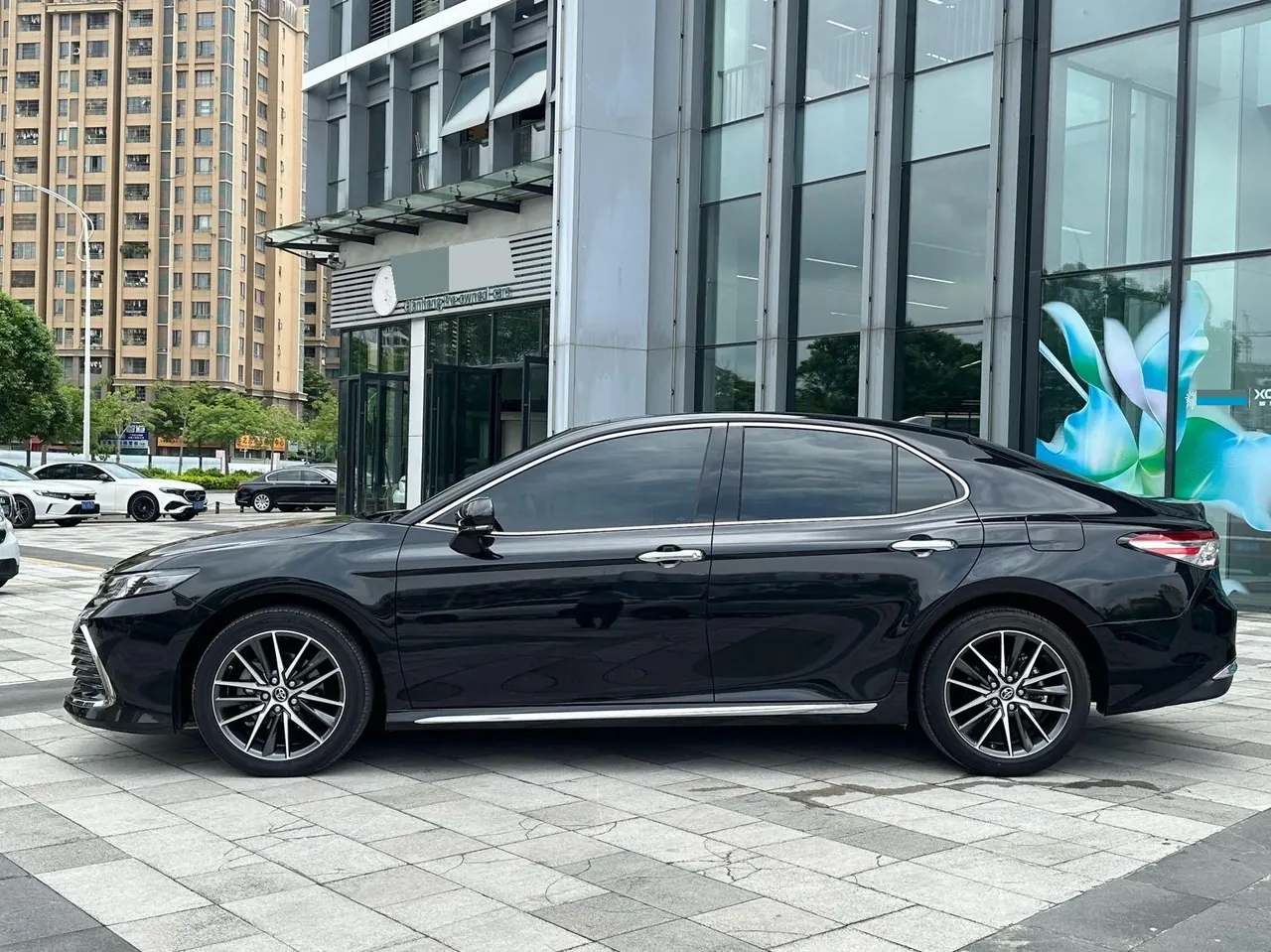 Toyota 2023 Camry 2.5G Deluxe Edition Automatic Gear 2