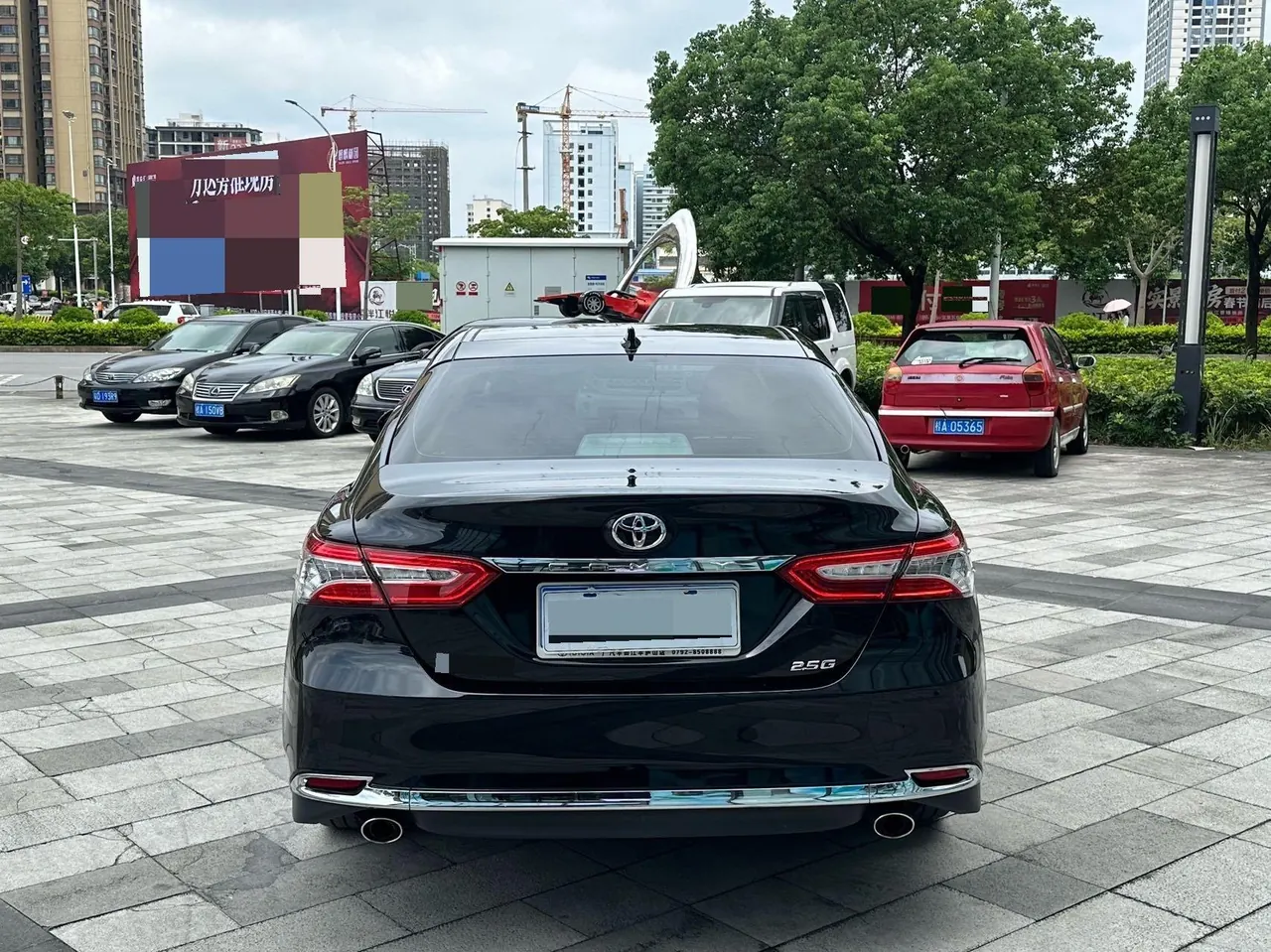 Toyota 2023 Camry 2.5G Deluxe Edition Automatic Gear 3
