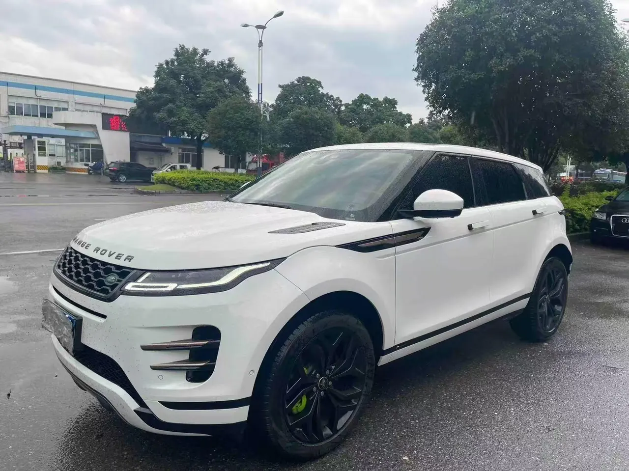 Land Rover 2020 Range Rover Aurora 48V 2.0T 249PS R-DYNAMIC SE Sports Technology Edition Automatic Gear - View 1