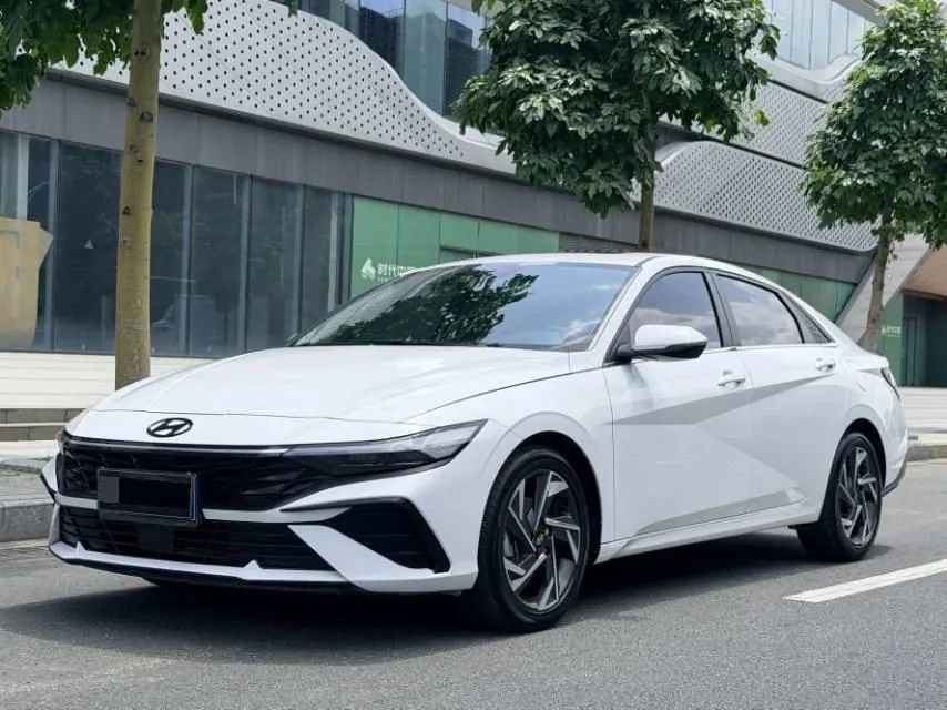 Hyundai 2023 Elantra -3-compartment 1.5 stepless LUX premium automatic gear - View 1