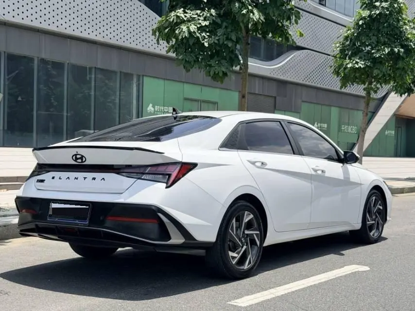 Hyundai 2023 Elantra -3-compartment 1.5 stepless LUX premium automatic gear 2