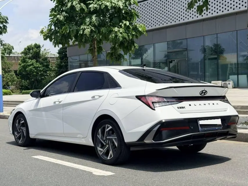 Hyundai 2023 Elantra -3-compartment 1.5 stepless LUX premium automatic gear 3