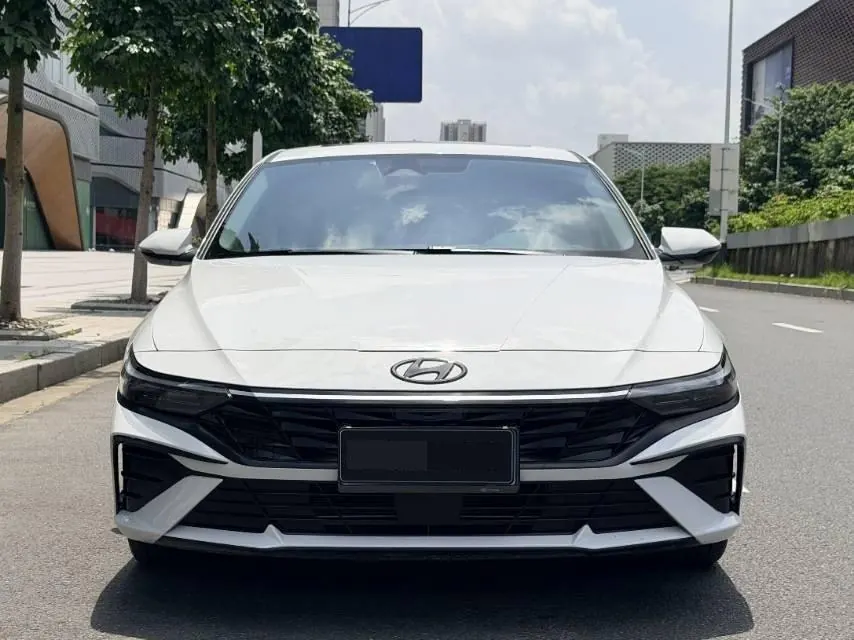 Hyundai 2023 Elantra -3-compartment 1.5 stepless LUX premium automatic gear 4