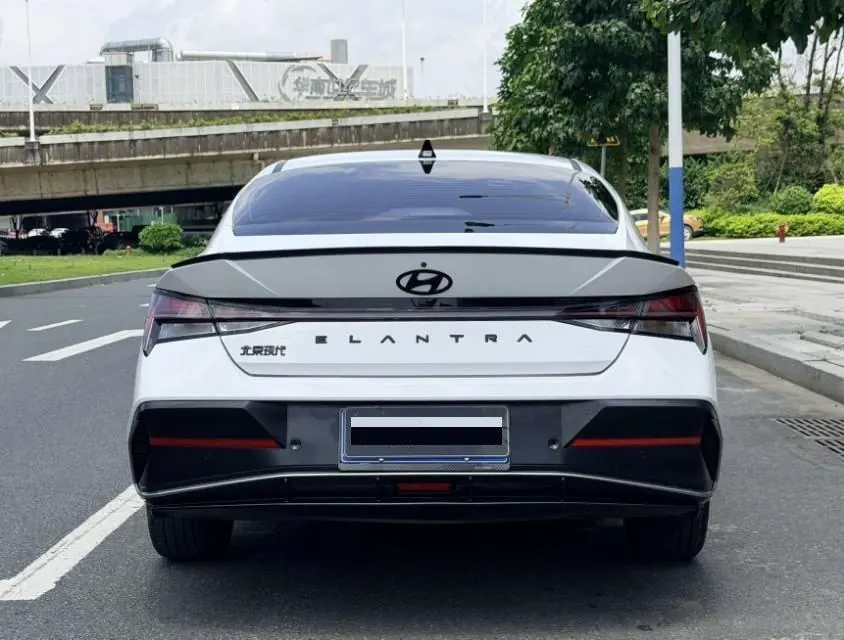 Hyundai 2023 Elantra -3-compartment 1.5 stepless LUX premium automatic gear 5