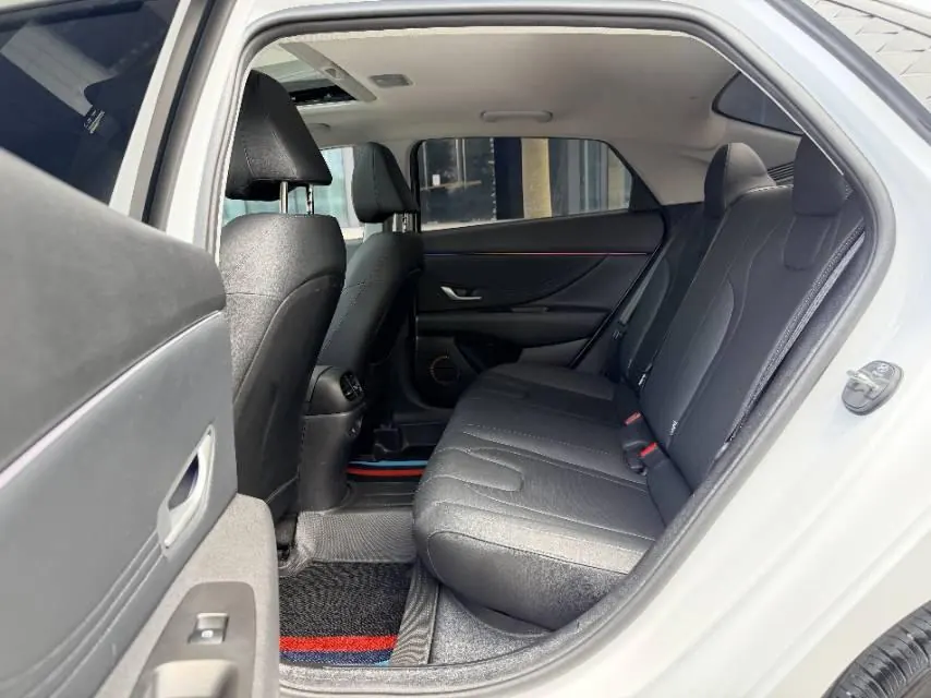 Hyundai 2023 Elantra -3-compartment 1.5 stepless LUX premium automatic gear 7