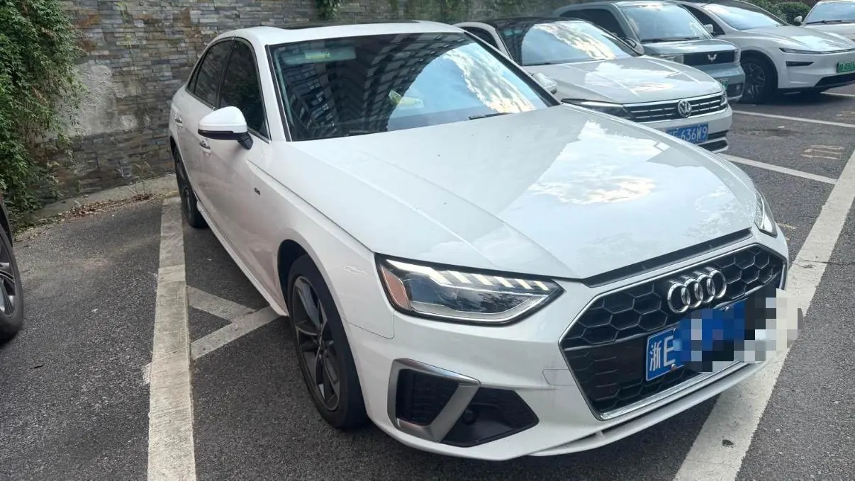 Audi 2020 A4L 2.0TFSI 40TFSI Fashion Dynamic Automatic 2