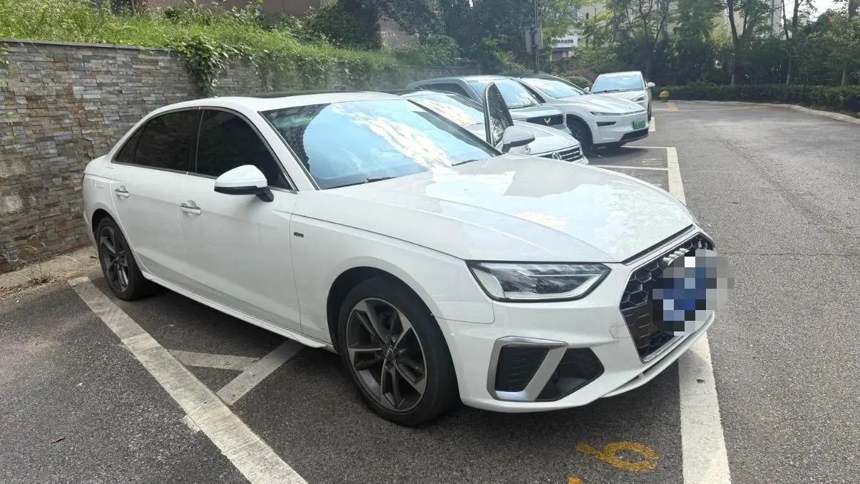 Audi 2020 A4L 2.0TFSI 40TFSI Fashion Dynamic Automatic 3