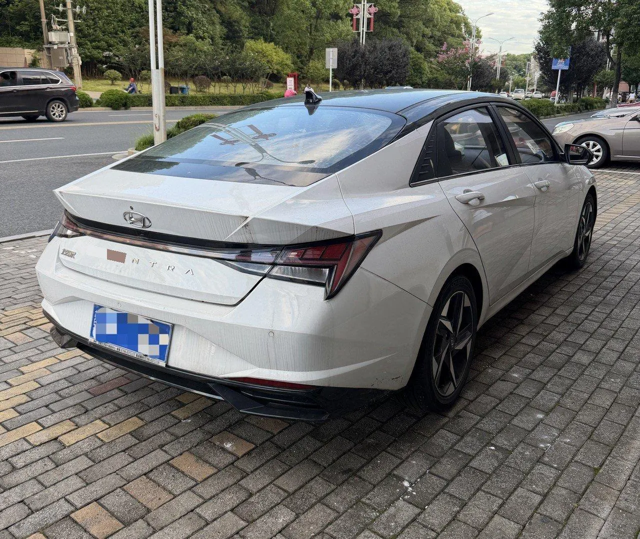 Hyundai 2022 Elantra -3-compartment 1.5 stepless LUX premium automatic gear 2