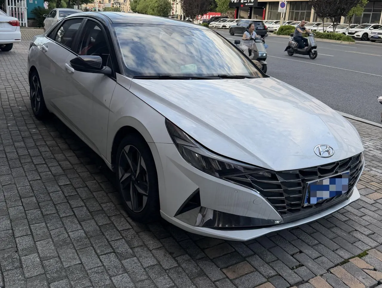 Hyundai 2022 Elantra -3-compartment 1.5 stepless LUX premium automatic gear 4