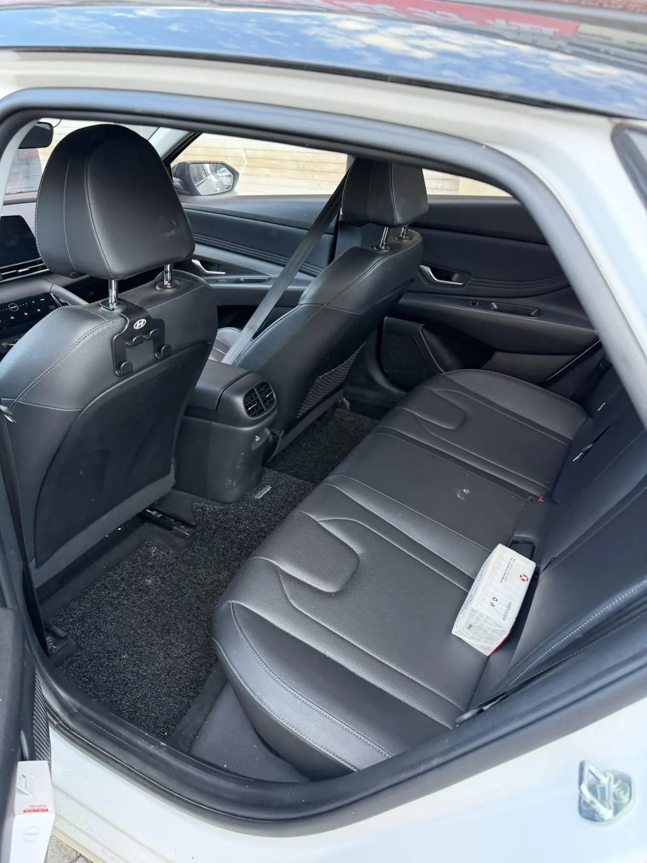 Hyundai 2022 Elantra -3-compartment 1.5 stepless LUX premium automatic gear 5