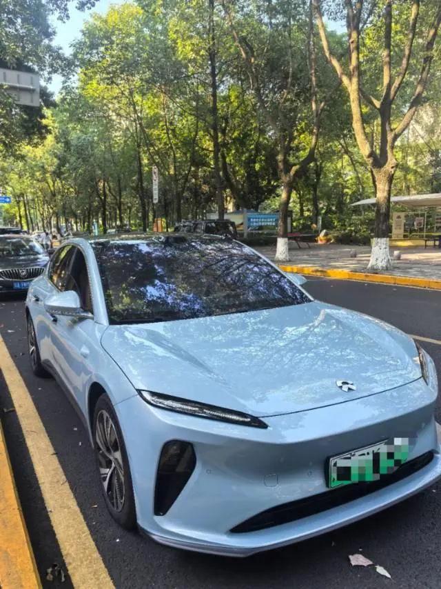 NIO 2022 ET5 75kWh automatic gear 2