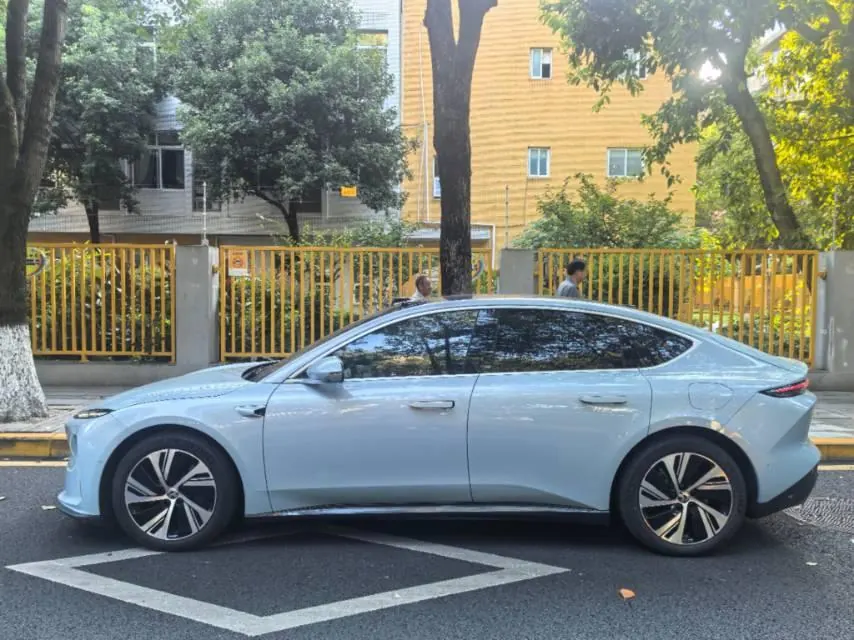 NIO 2022 ET5 75kWh automatic gear 3