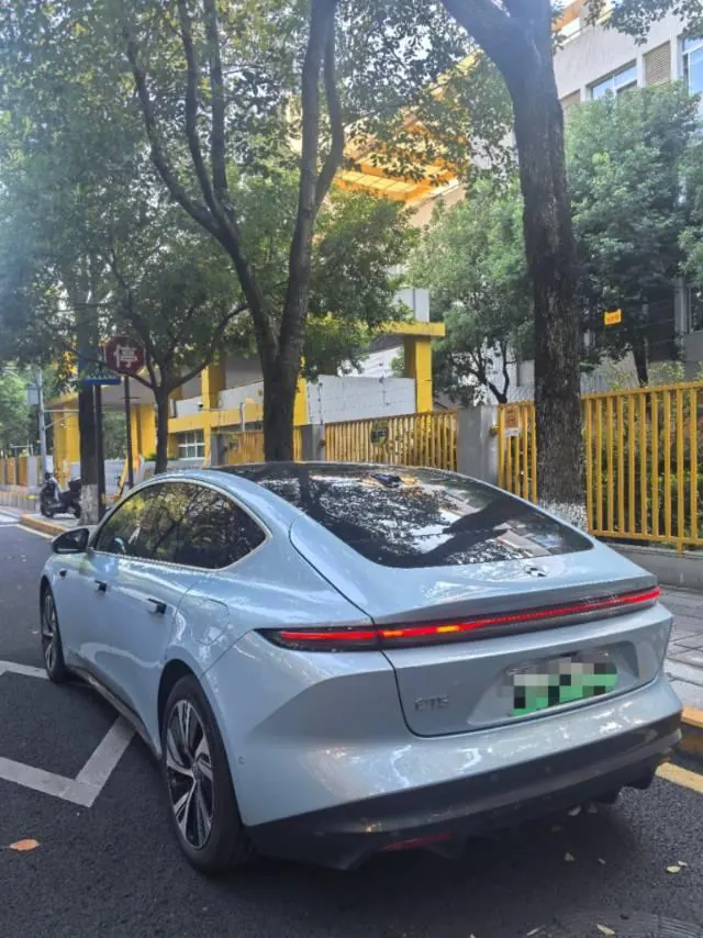 NIO 2022 ET5 75kWh automatic gear 4