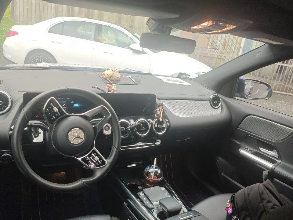 Mercedes Benz 2020 GLA 180 1.3T automatic gear 3