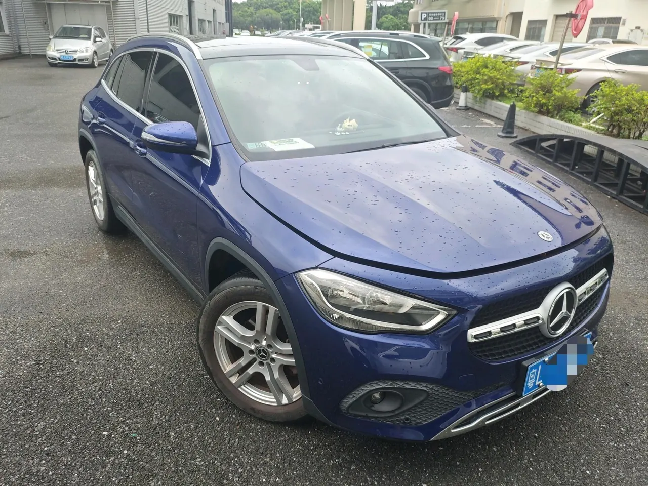 Mercedes Benz 2020 GLA 180 1.3T automatic gear 5