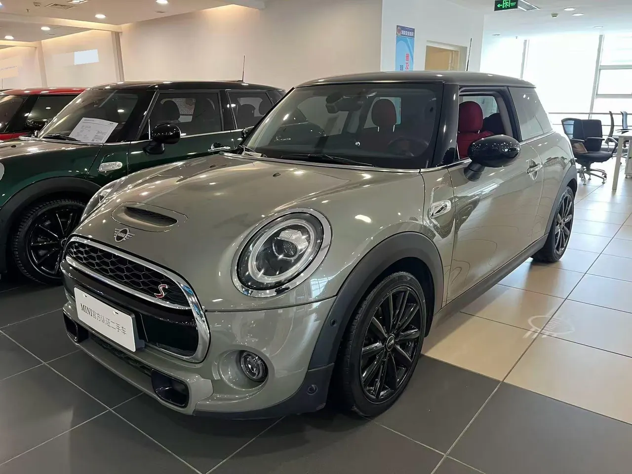 Открыть галерею: MINI Mini (imported) 2020 Mini Cooper S 2.0T classic automatic gear