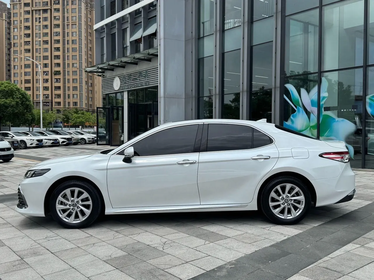 Toyota 2023 Camry 2.0G Stepless Deluxe Edition Automatic Gear 2