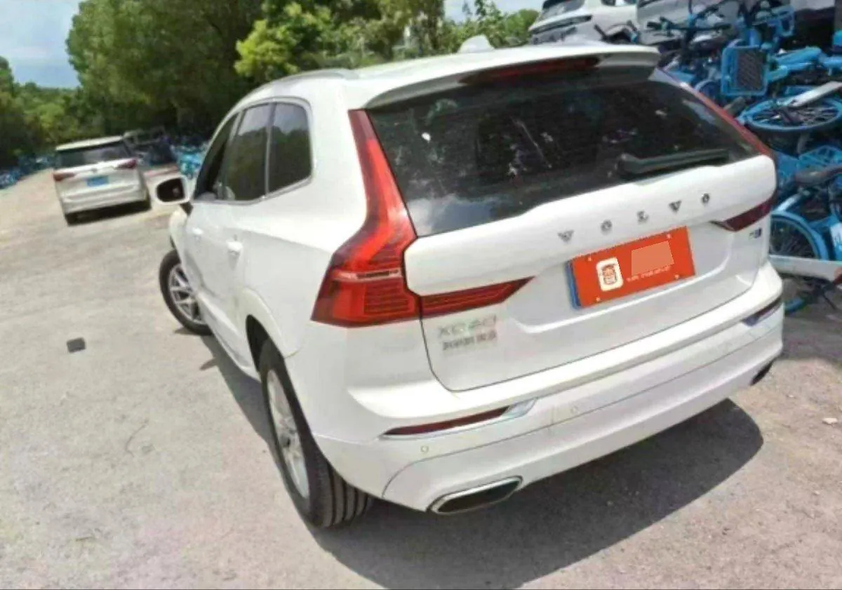 Volvo 2022 XC60 48V 2.0T B5 4-wheel-drive Zhiyi Deluxe Edition Automatic Gear 5