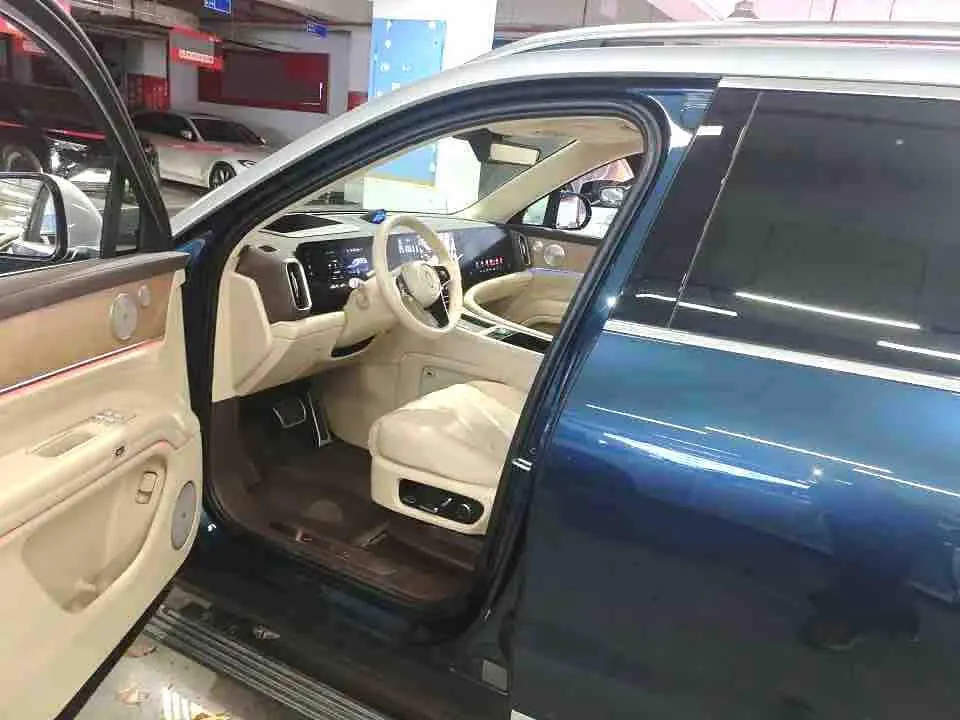 AITO 2025 AITO M9 extended range Ultra version 52kWh6 seat version automatic gear 3