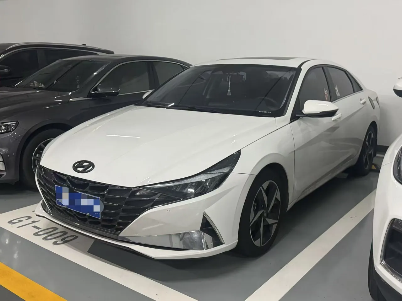 Hyundai 2022 Elantra -3-compartment 1.5 stepless LUX premium automatic gear - View 1