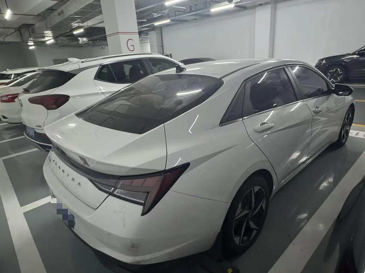 Hyundai 2022 Elantra -3-compartment 1.5 stepless LUX premium automatic gear 5
