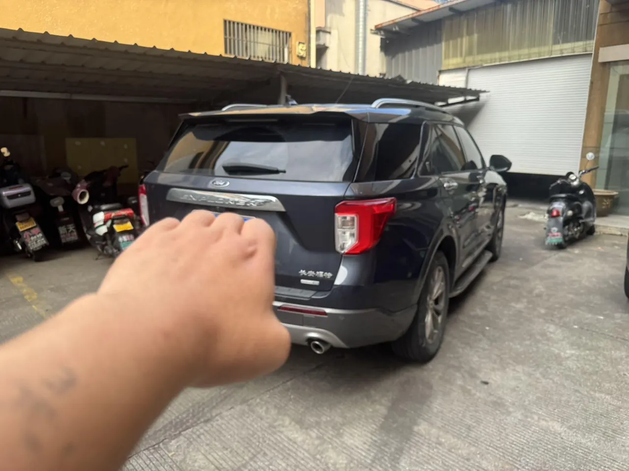 Ford 2020 Explorer 2.3T EcoBoost 285 Four-wheel Drive Titanium Edition 6-seat Automatic Gear 2