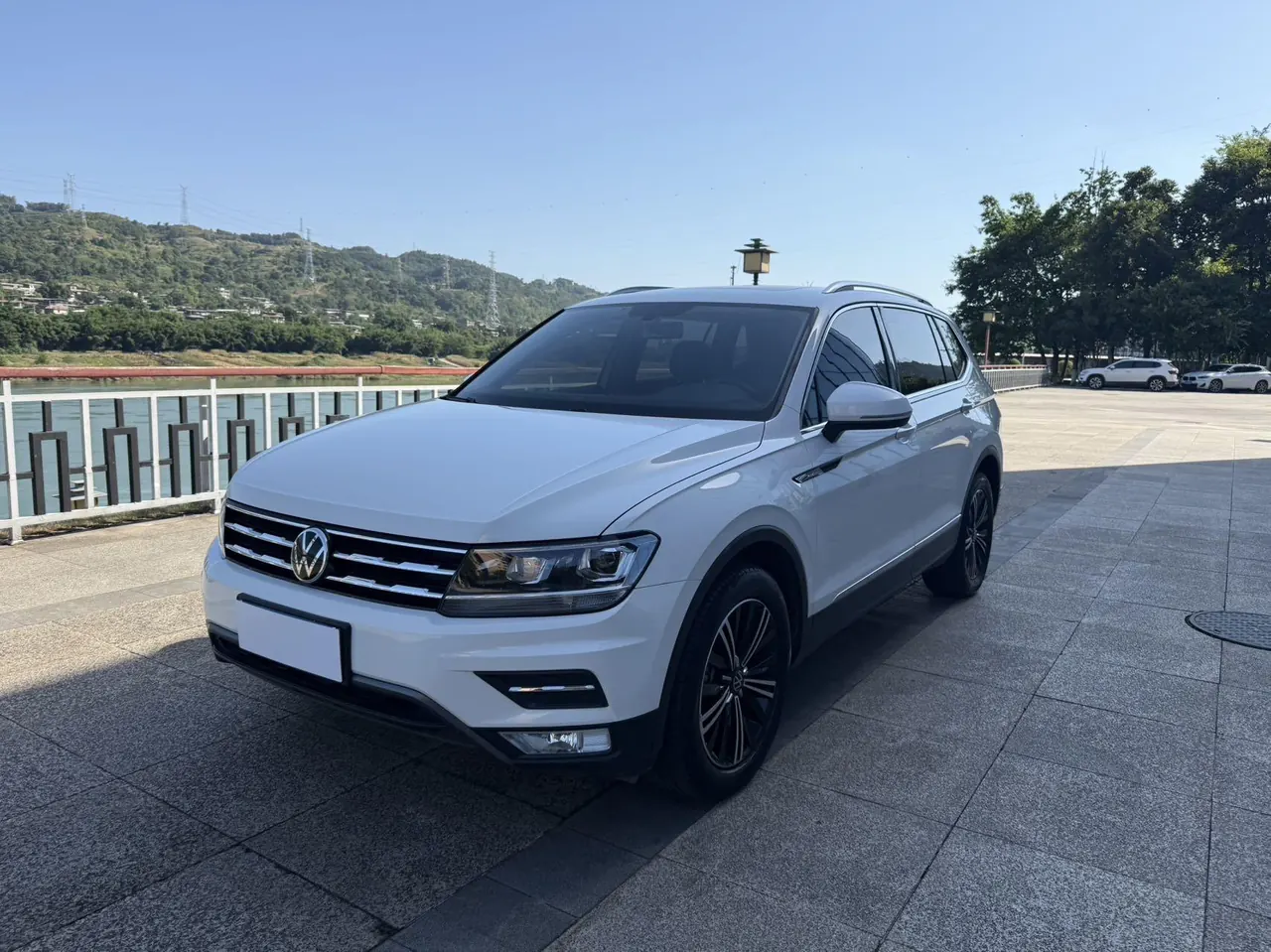 Volkswagen 2021 Tiguan L 2.0TSI 330TSI Two-Drive Smart Edition Automatic Gear - View 1