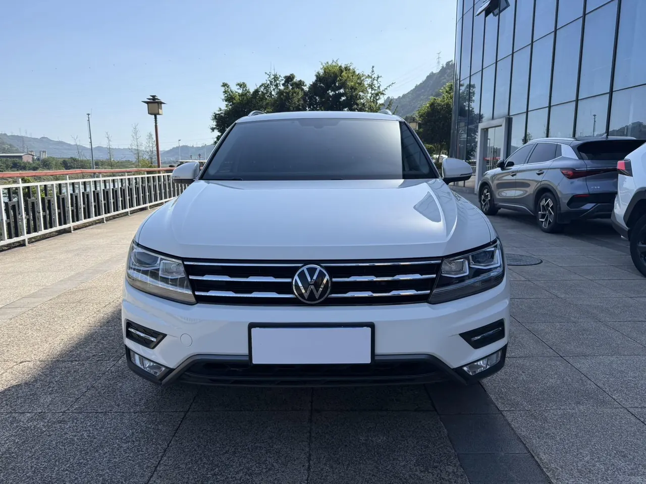 Volkswagen 2021 Tiguan L 2.0TSI 330TSI Two-Drive Smart Edition Automatic Gear 2