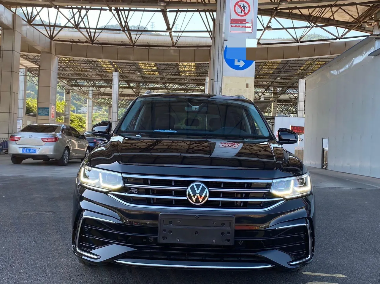 Volkswagen 2022 Tiguan L R-Line 2.0TSI 330TSI Two-Drive R-Line Ultimate Automatic Gear 2