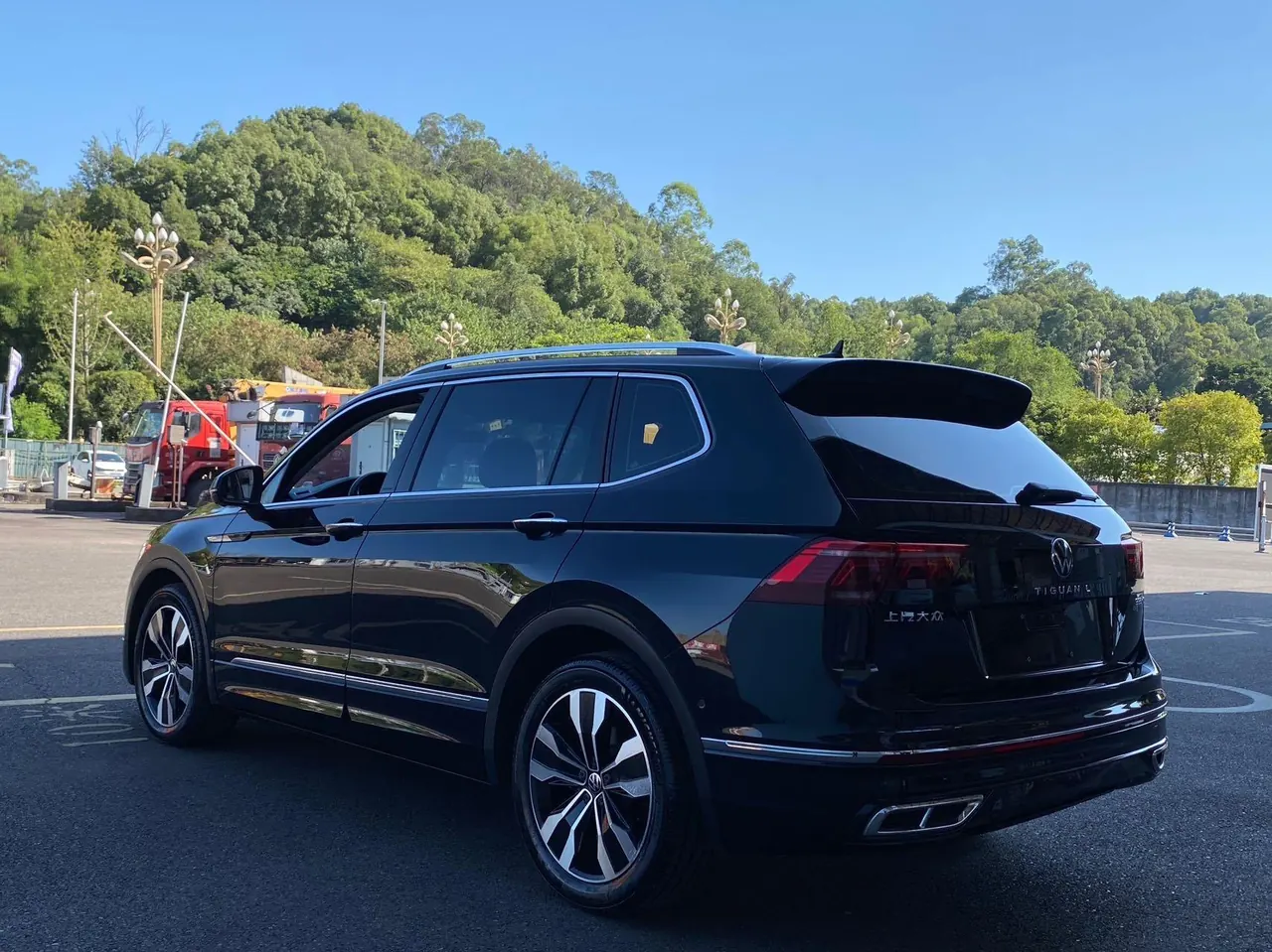 Volkswagen 2022 Tiguan L R-Line 2.0TSI 330TSI Two-Drive R-Line Ultimate Automatic Gear 7