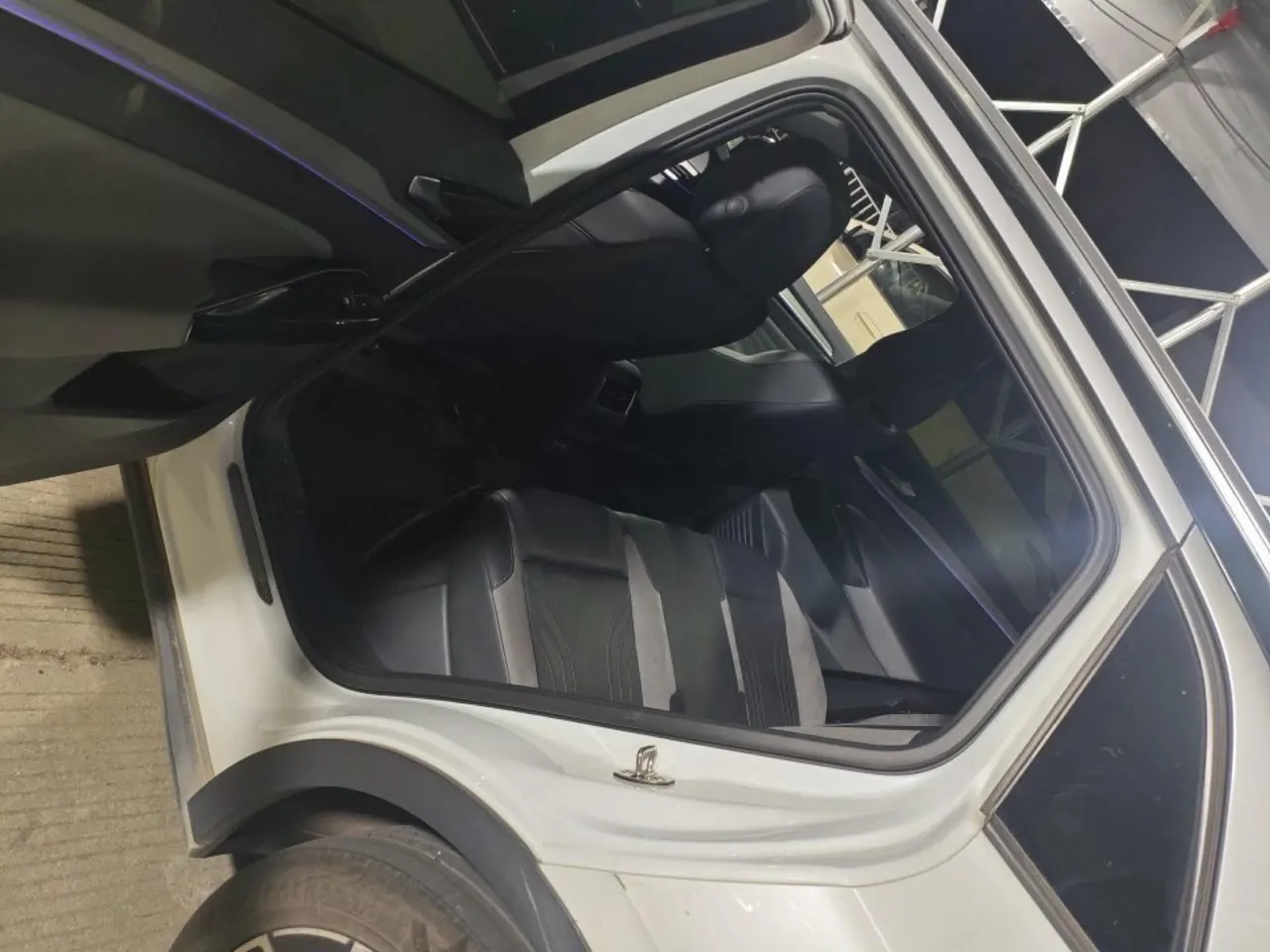 Volkswagen 2022 model ID. 4 CROZZ long endurance PRO version automatic transmission 3