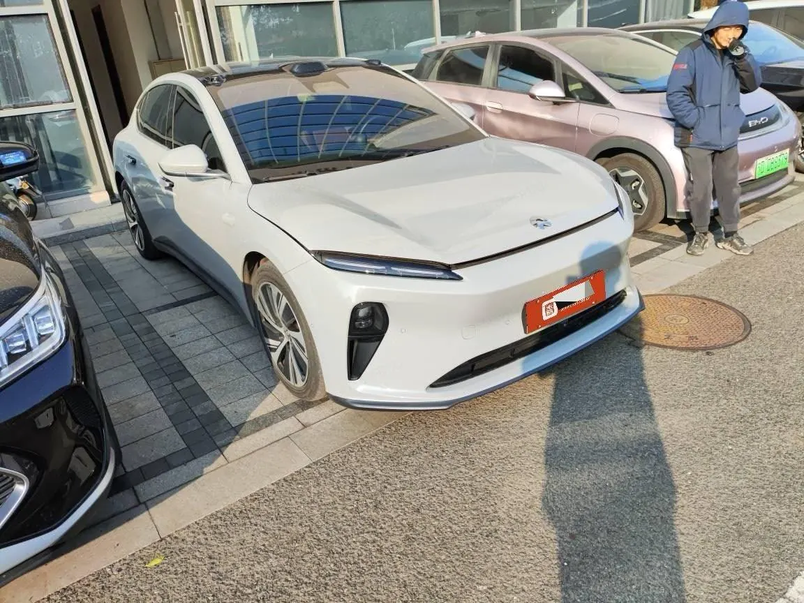 NIO 2022 ET5 75kWh automatic gear 2