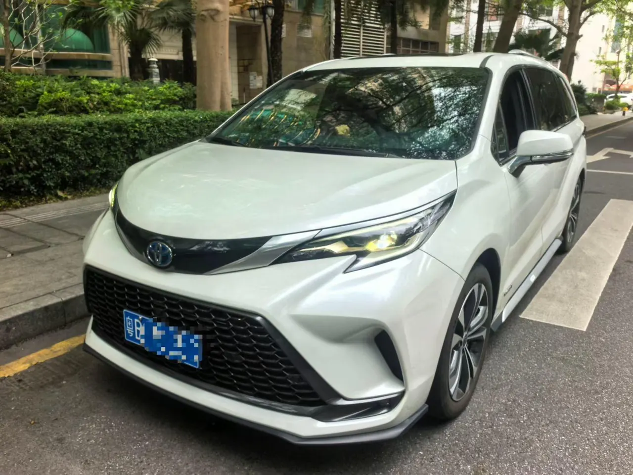 Open image lightbox: Toyota 2022 Grevia HYBRID 2.5 stepless flagship automatic gear