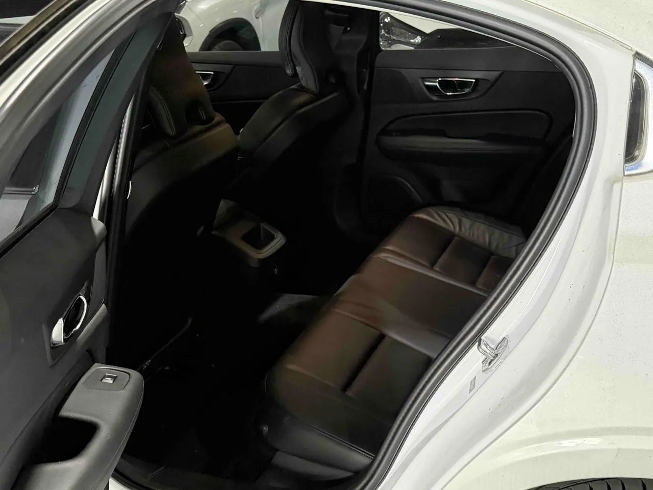 Volvo 2020 S60 2.0T T4 Zhiyi Deluxe Edition Automatic Gear 3