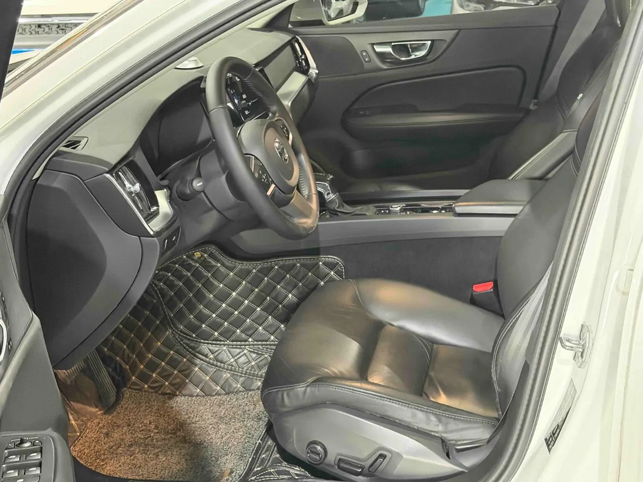 Volvo 2020 S60 2.0T T4 Zhiyi Deluxe Edition Automatic Gear 4