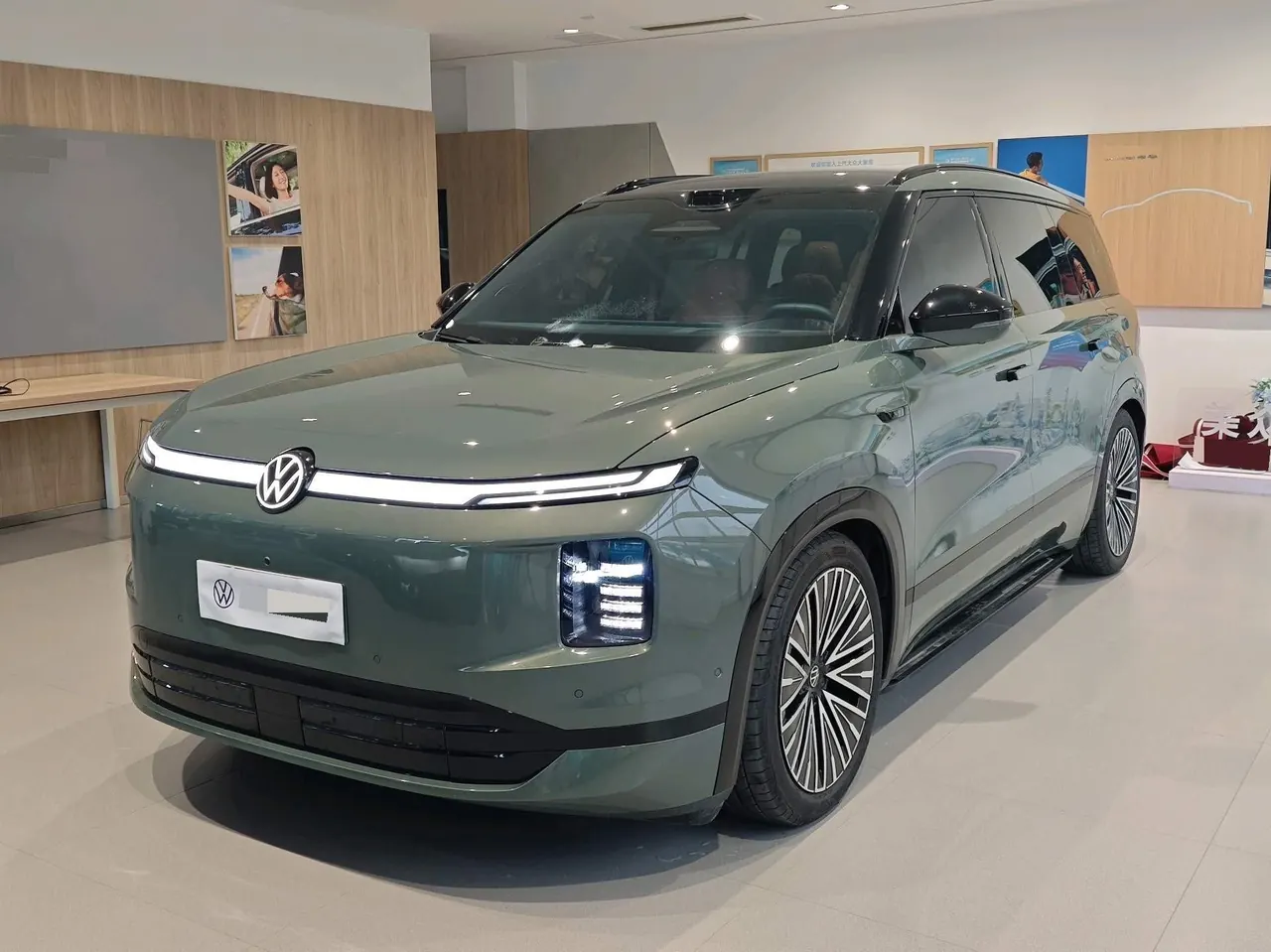 Open image lightbox: Volkswagen 2026 ID.ERA 9X Max 4-wheel drive automatic gear