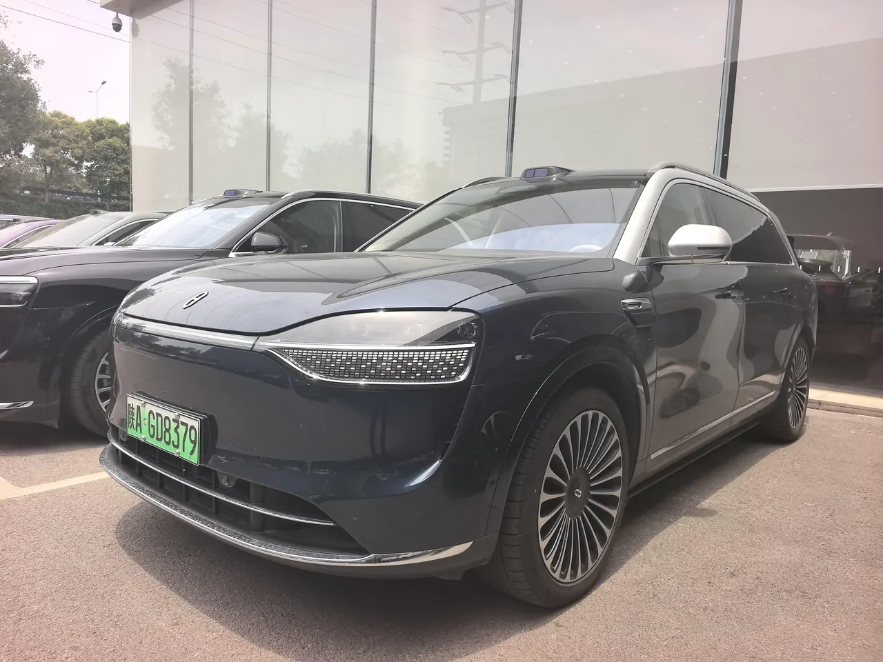 Open image lightbox: AITO 2025 AITO M9 extended range Ultra version 52kWh6 seat version automatic gear