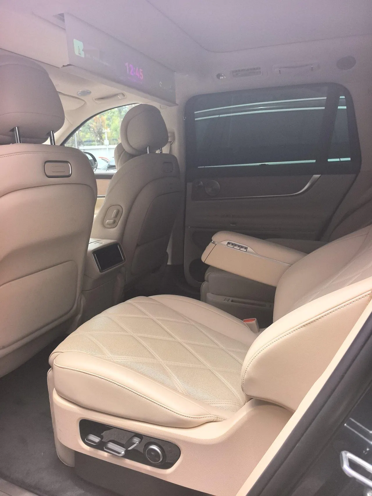 AITO 2025 AITO M9 extended range Ultra version 52kWh6 seat version automatic gear 4