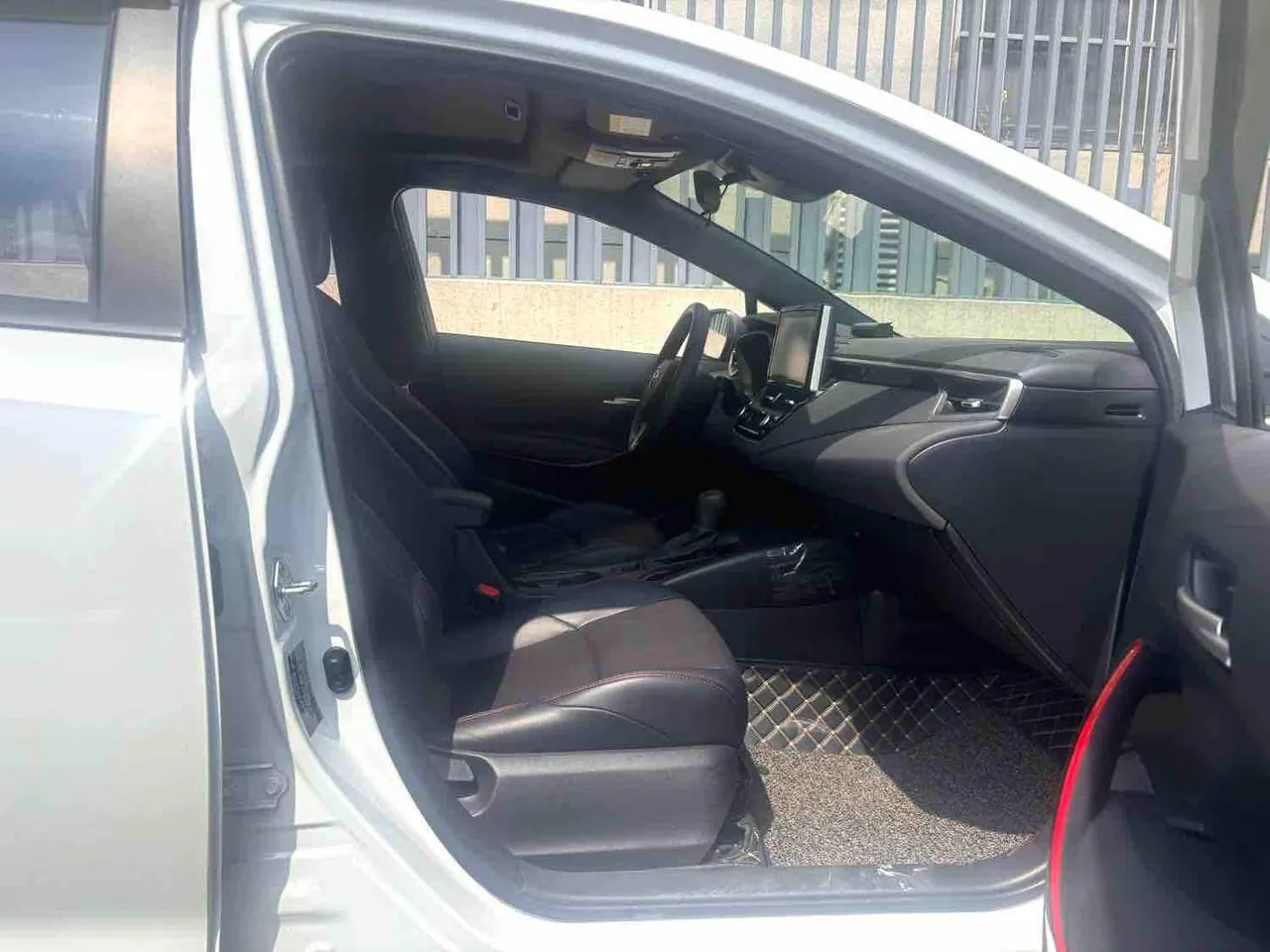 Toyota 2021 Lei Ling 1.2T Stepless 185T Sports Edition Automatic Gear 4