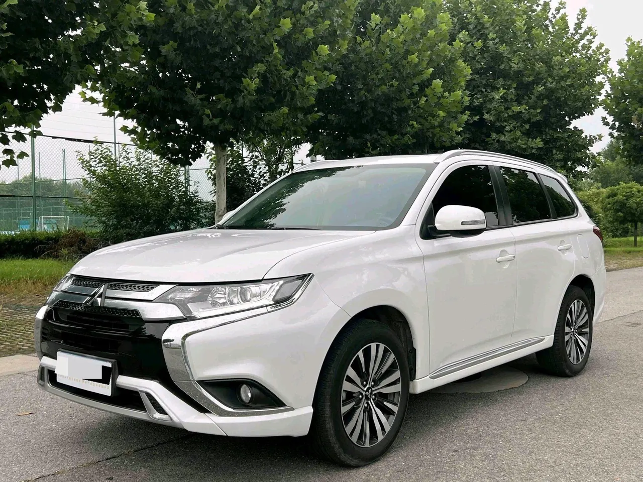 Открыть галерею: Mitsubishi 2021 Outlander 2.0 Stepless Two-Drive Free Edition 5-seat (Changed) Automatic Gear