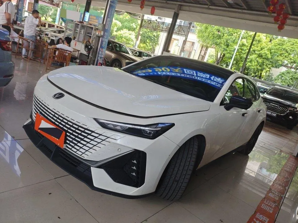 Open image lightbox: ChangAn 2023 UNI-V 1.5T exclusive automatic gear