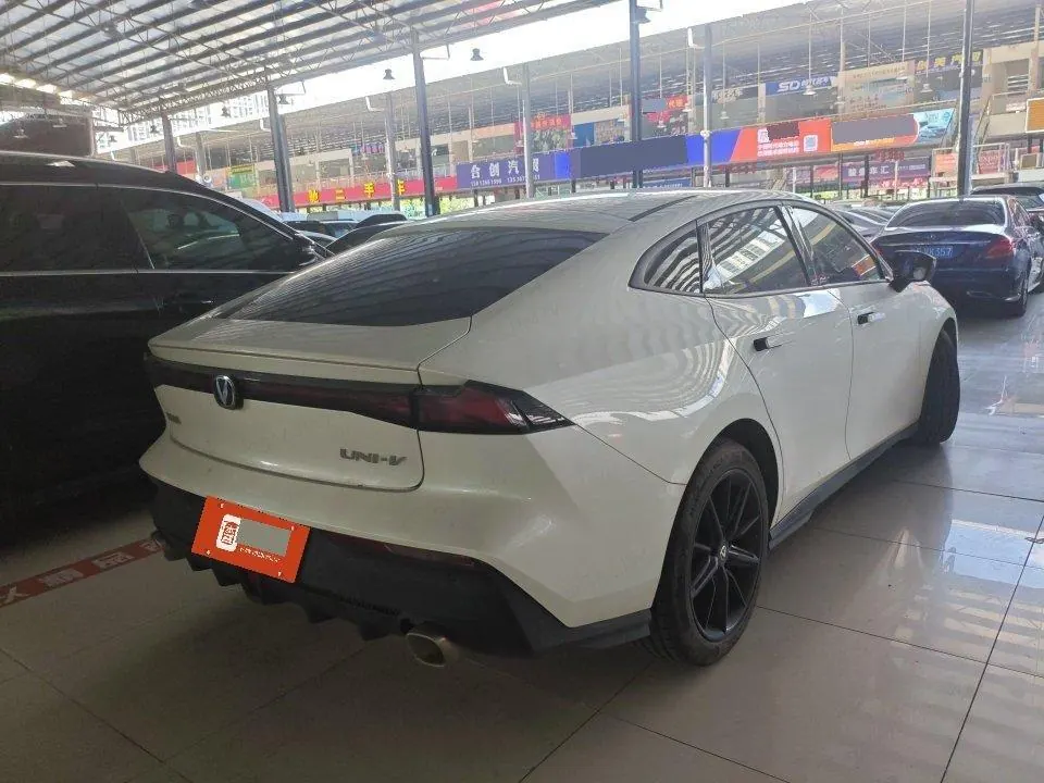 ChangAn 2023 UNI-V 1.5T exclusive automatic gear 2