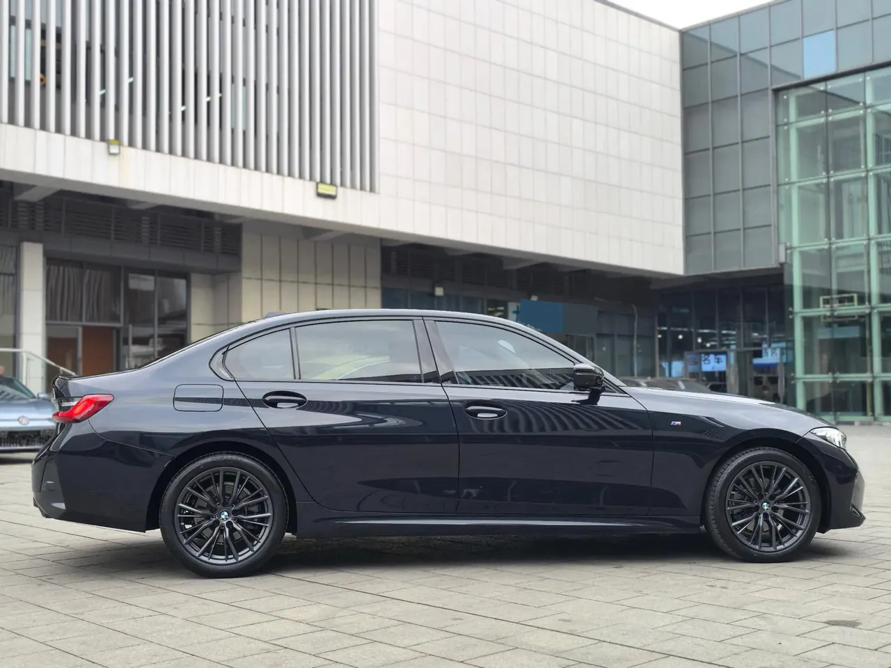 BMW 3 Series 2024 325Li 2.0T M Sports Obsidian Night Suit Automatic Gear 3