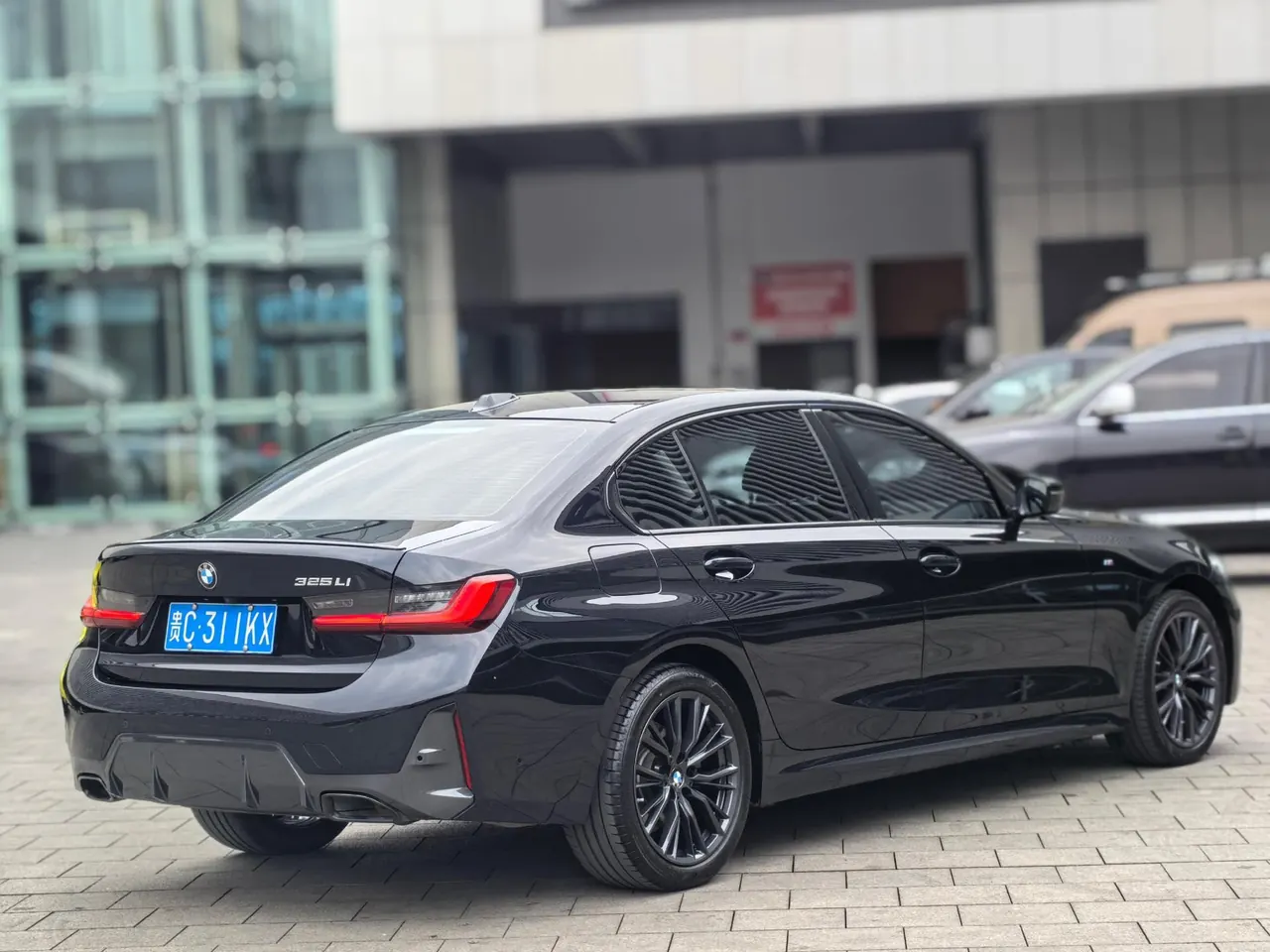 BMW 3 Series 2024 325Li 2.0T M Sports Obsidian Night Suit Automatic Gear 8