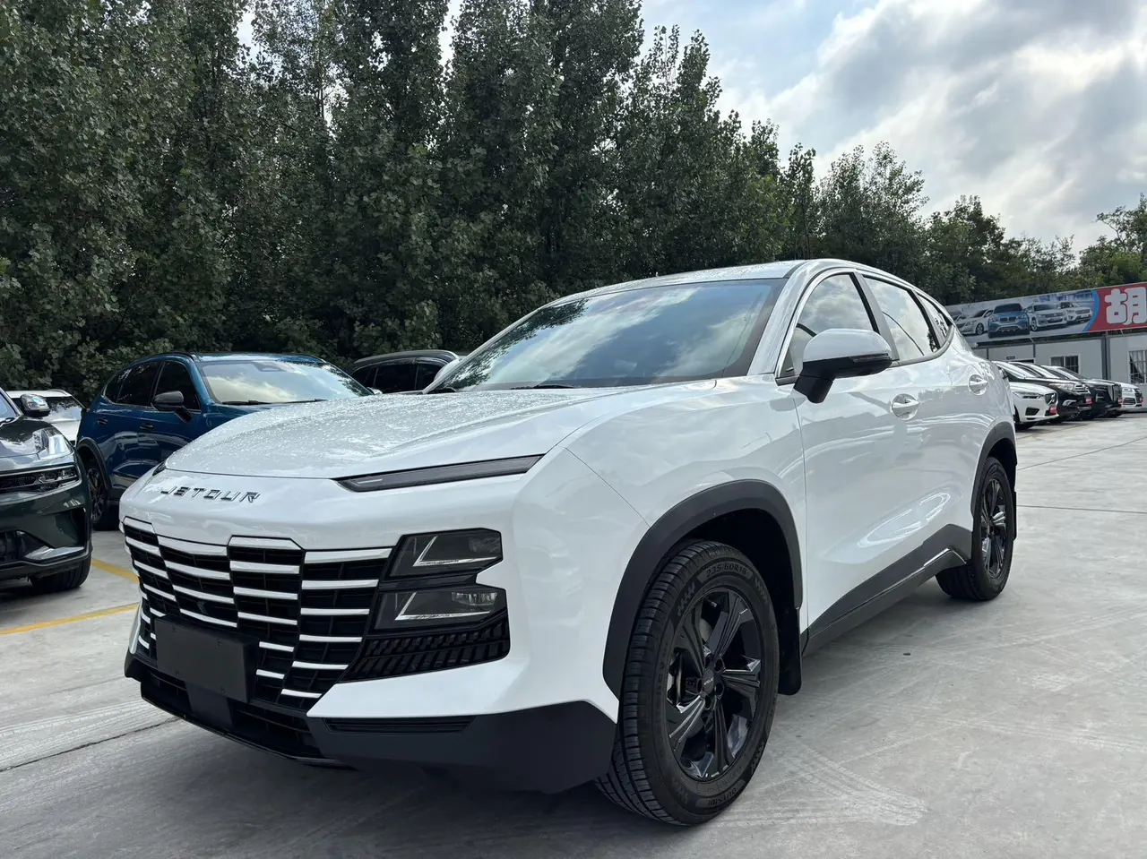 Jetour 2026 Dasheng 1.5T Youth Edition Deluxe Edition Automatic Gear - View 1