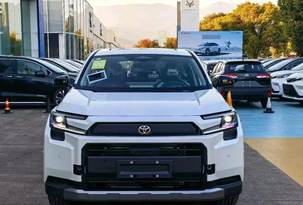 Toyota 2026 RAV4 Rongfang Double Engine 2.5 Stepless Four-wheel Drive Flagship Automatic Gear 4